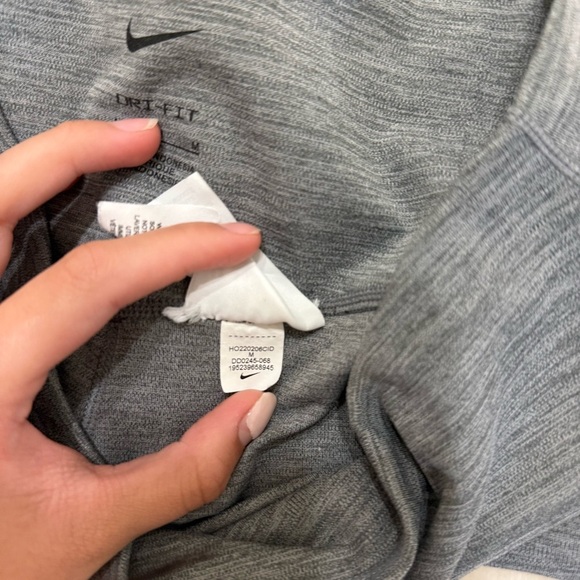 Nike Dri-FIT Women’s M Gray Heathered Capri Cropped Leggings Activewear - Picture 6 of 6